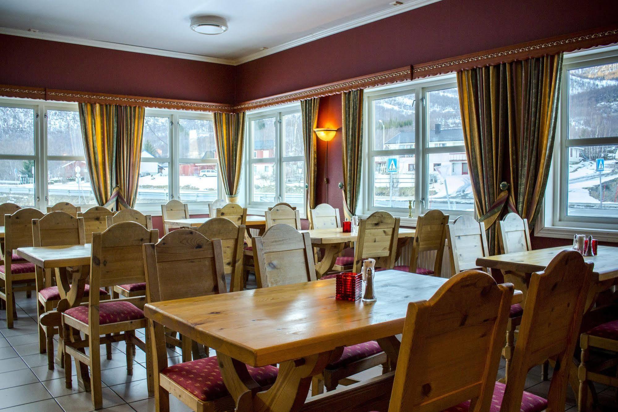 Tysfjord Hotel Storjord I Tysfjord Bagian luar foto